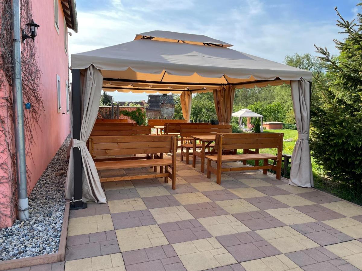 Statek U Dubu Hotel Svojetin Екстериор снимка