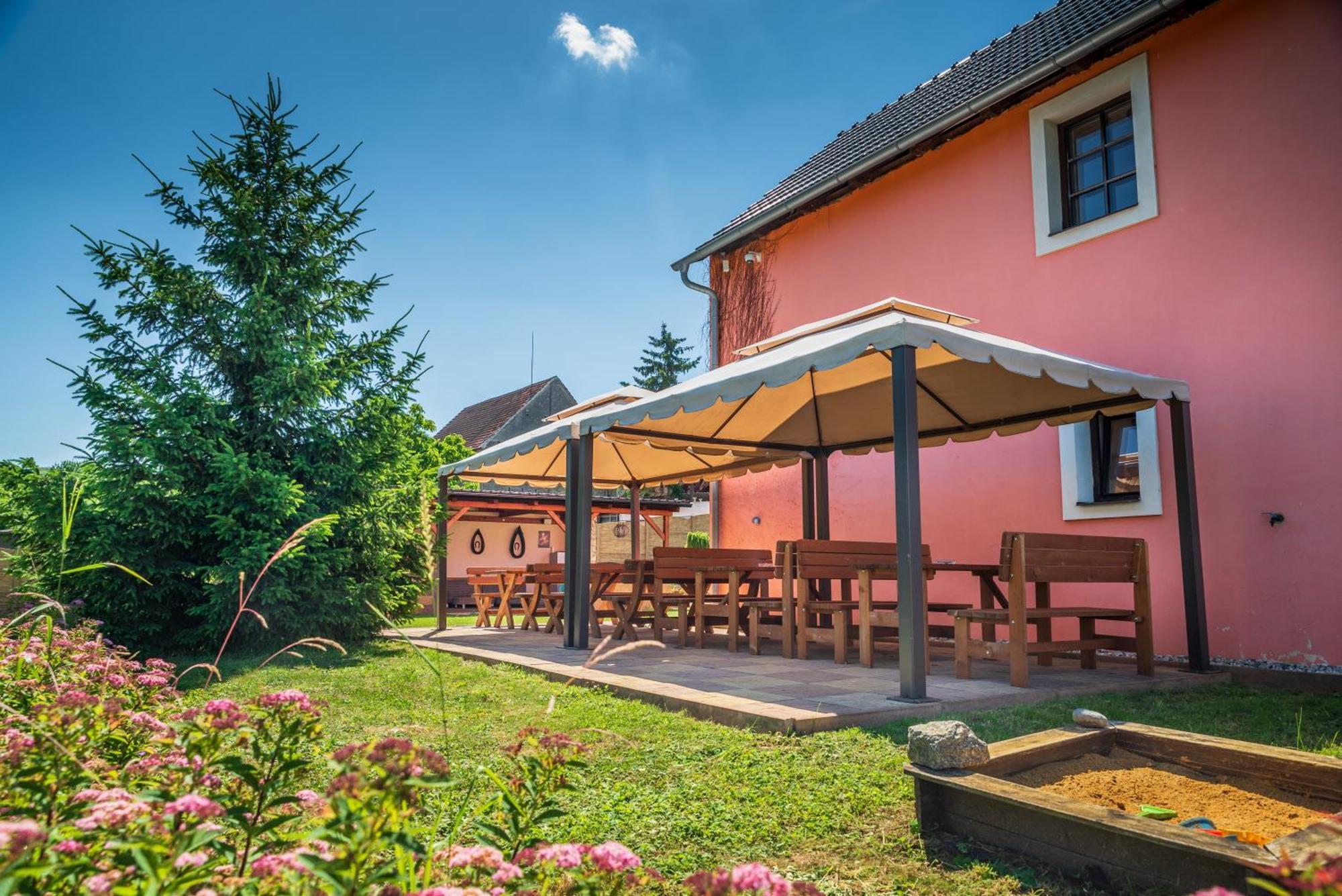 Statek U Dubu Hotel Svojetin Екстериор снимка