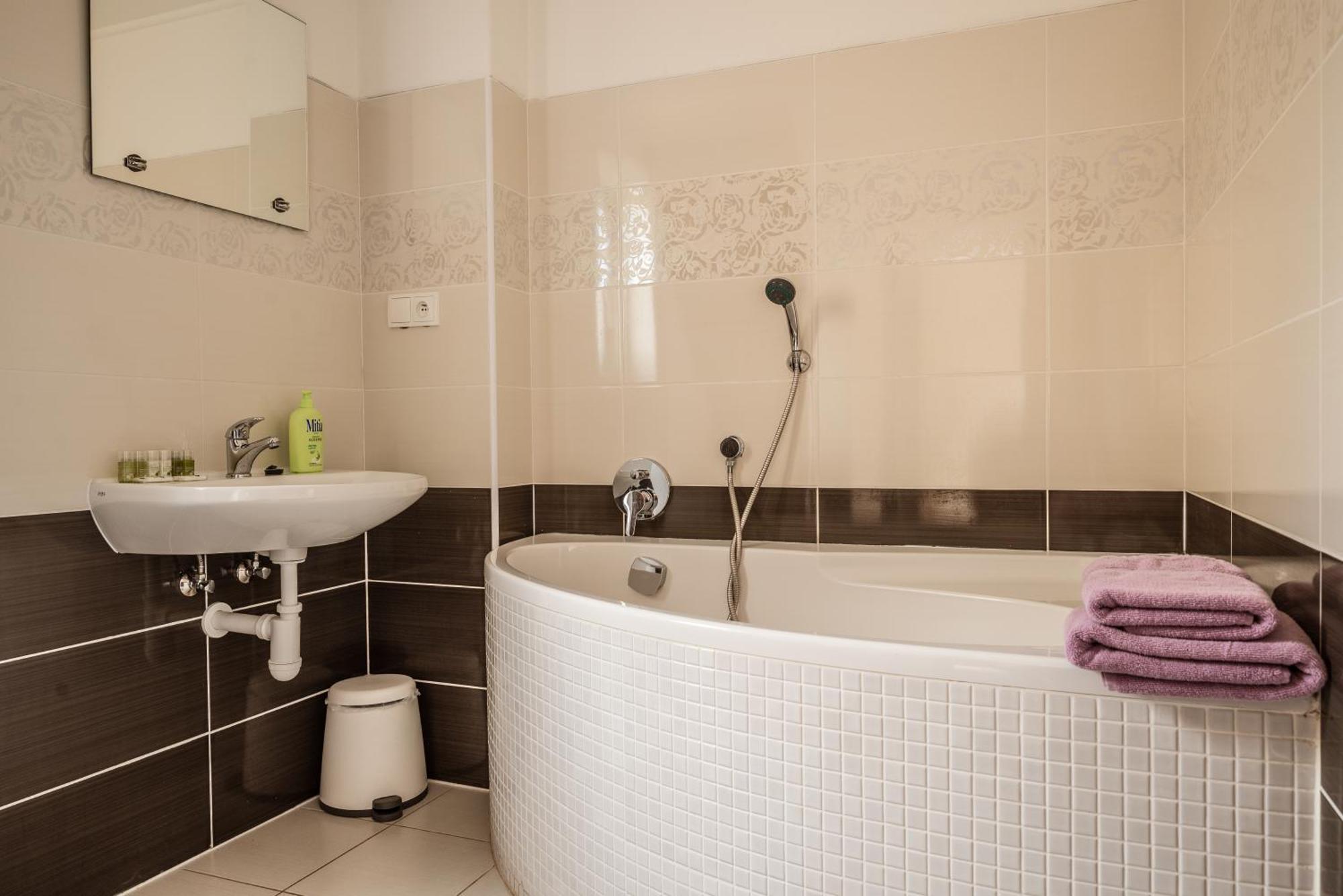 Statek U Dubu Hotel Svojetin Екстериор снимка